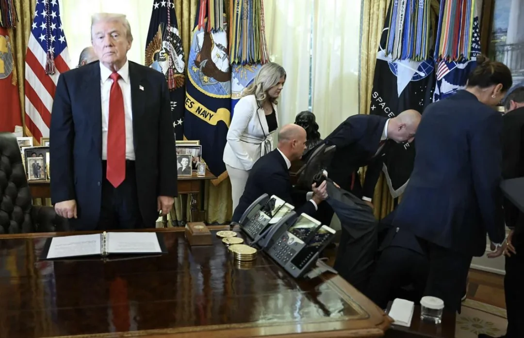Fainting in Trump's Oval Office Blank Meme Template