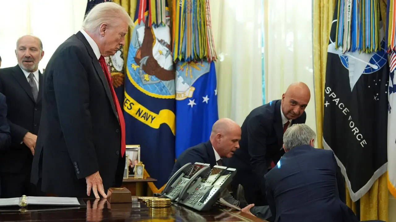 Donald Trump dazed confused Gordon Findlay fainting MAGA Blank Meme Template