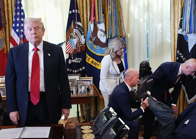 Look away Blank Meme Template