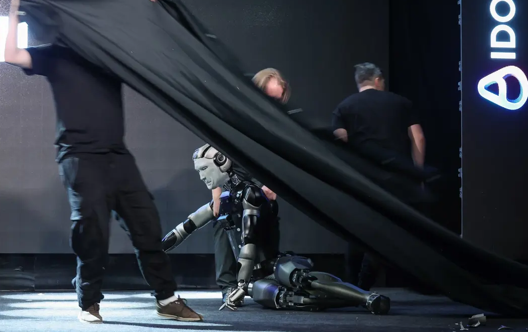 Russian T-800 Blank Meme Template