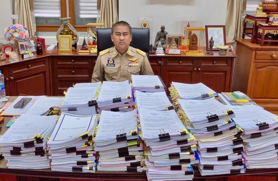 Thai cop Blank Meme Template