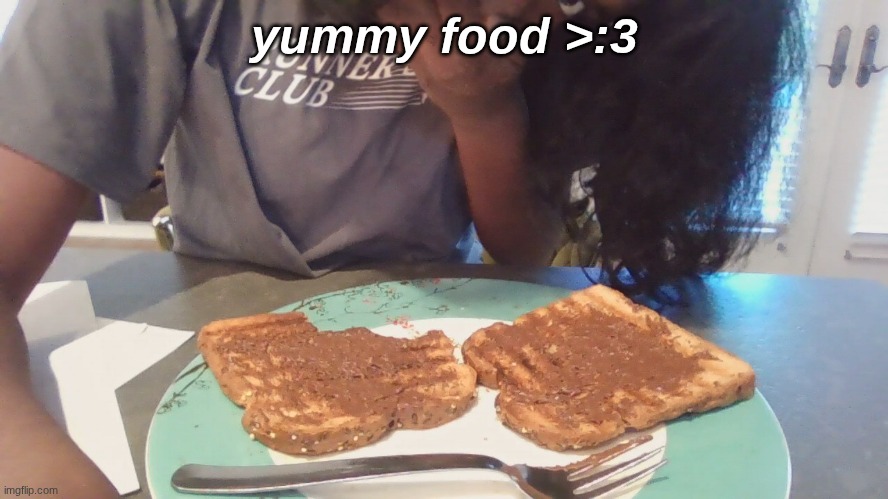 yummeh crunch bred w the nutella | yummy food >:3 | image tagged in food,memes,face,why are you reading the tags | made w/ Imgflip meme maker