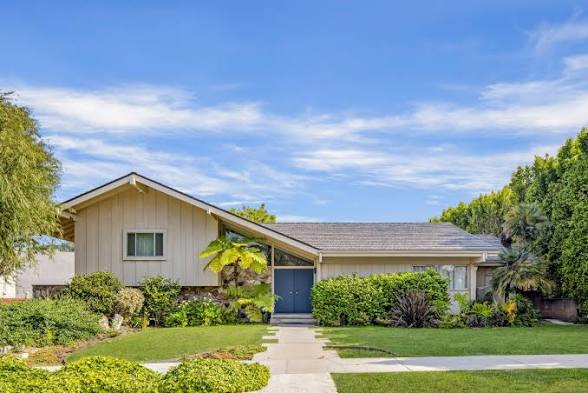 Brady House Blank Meme Template