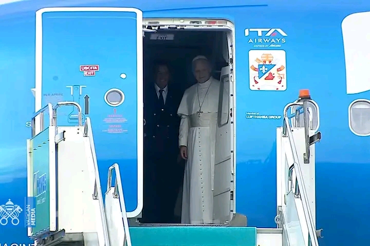 Pope looming Blank Meme Template