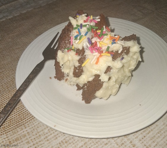 Listen ik this cake looks horrendous but trust me its good | made w/ Imgflip meme maker