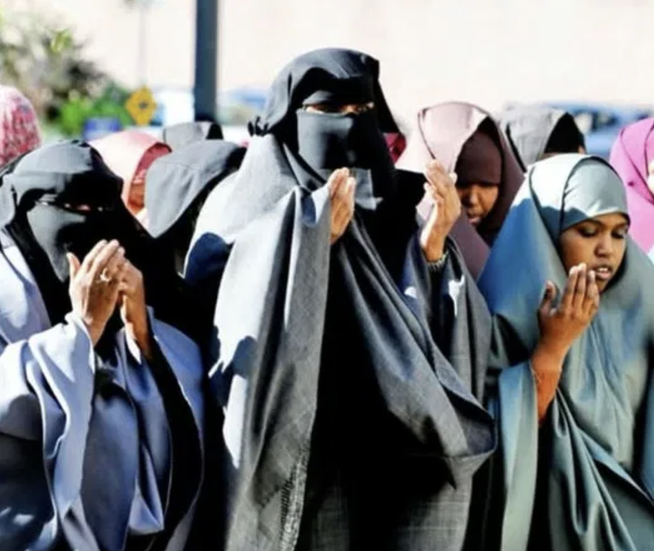 Muslimas Praying Blank Meme Template