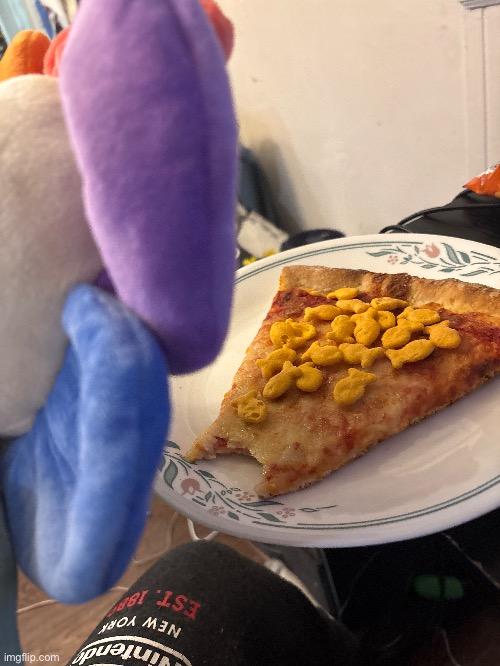 Dandy eating pizza with goldfish.mp3 | image tagged in dandy's world,dandy,dandicus dancifer | made w/ Imgflip meme maker