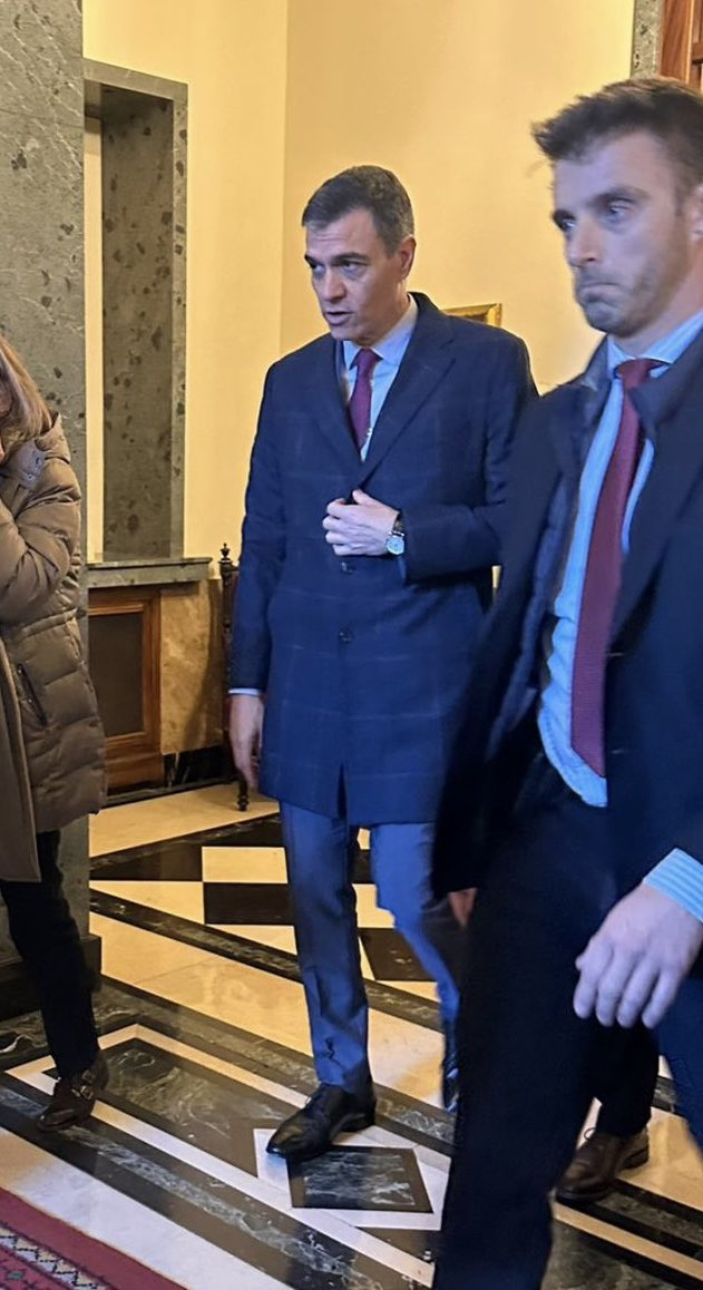 Saunas Adan Blank Meme Template