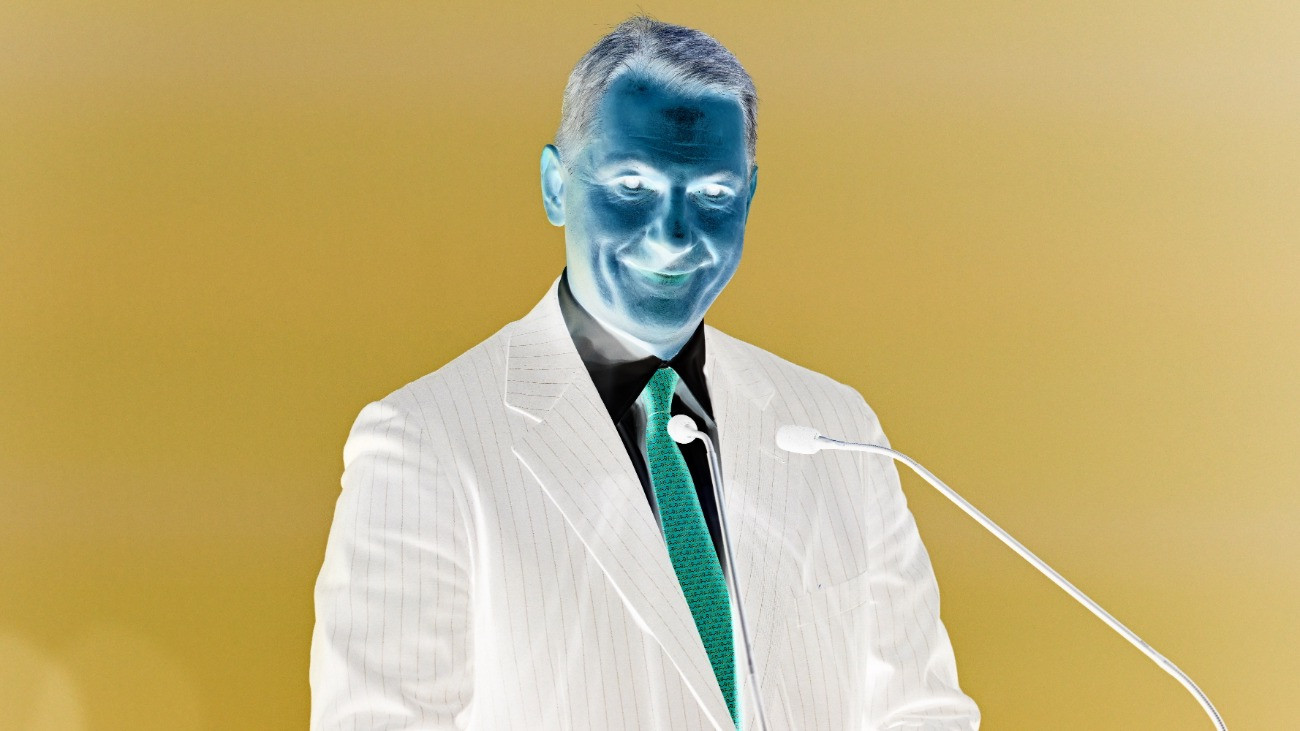 Evil Lázár Blank Meme Template