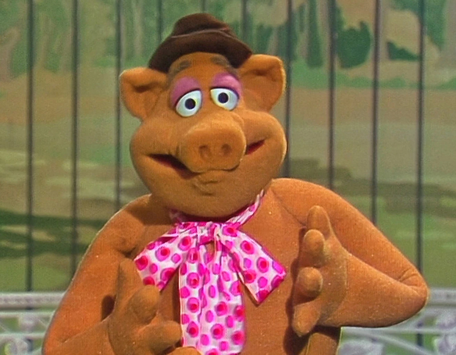 Fozzie The Pig Blank Meme Template