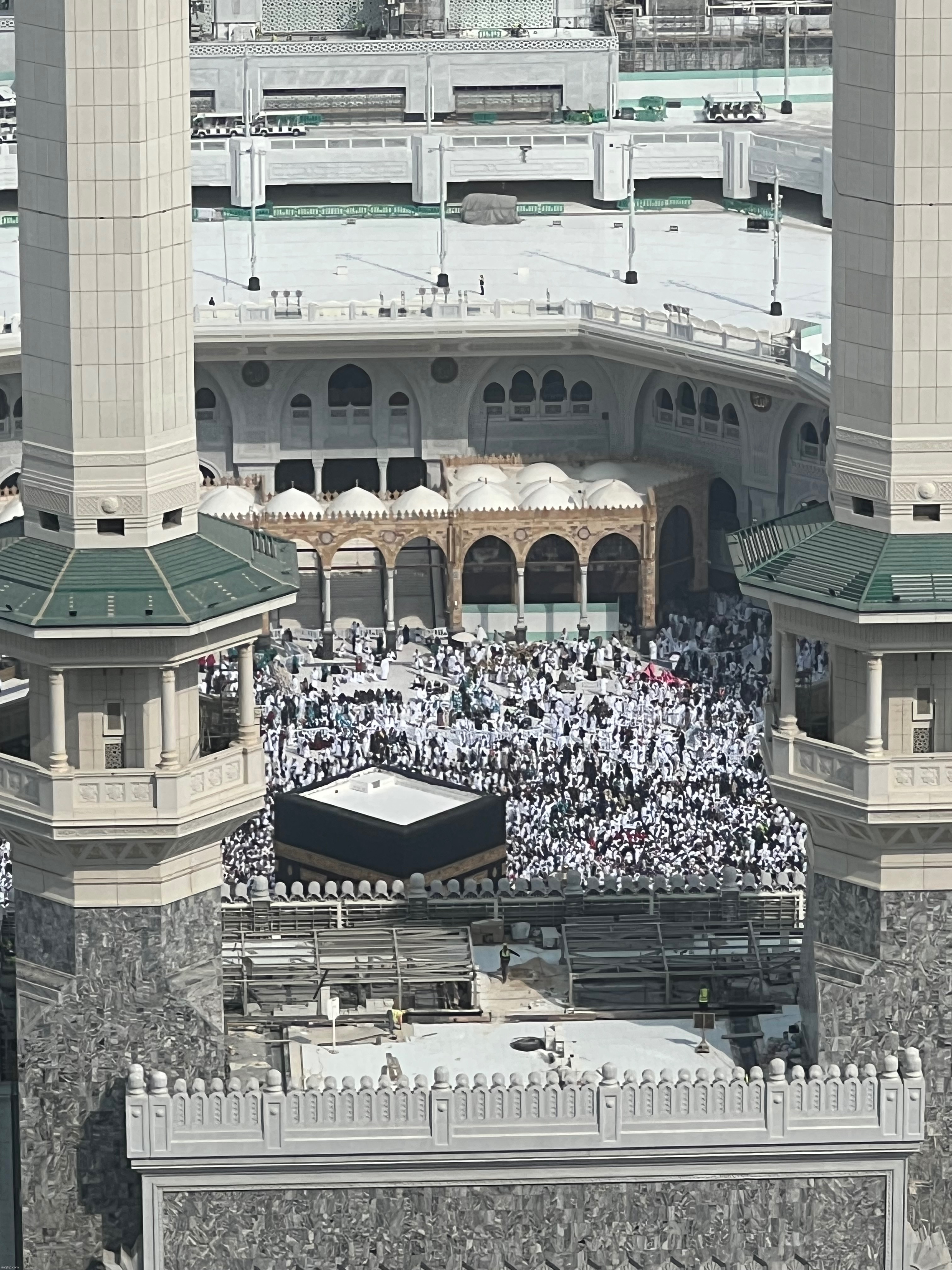 Chat I arrived (I’m in a hotel) | made w/ Imgflip meme maker