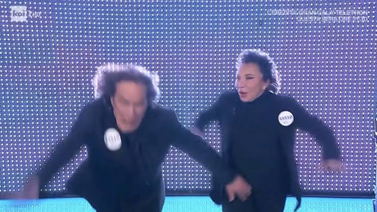 Ricchi poveri caduta Blank Meme Template