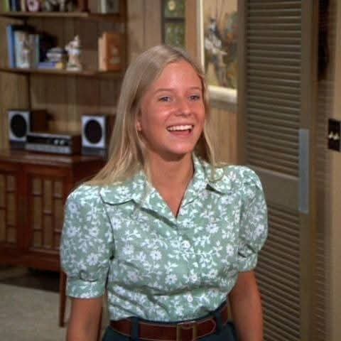 Smiling Jan Brady Blank Meme Template