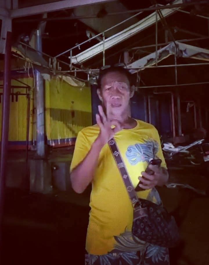 300 Blank Meme Template