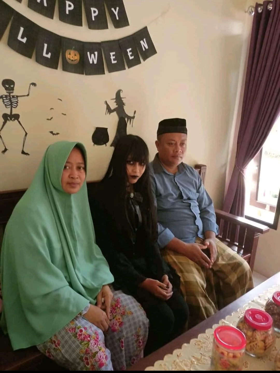 Rabu Addams Blank Meme Template