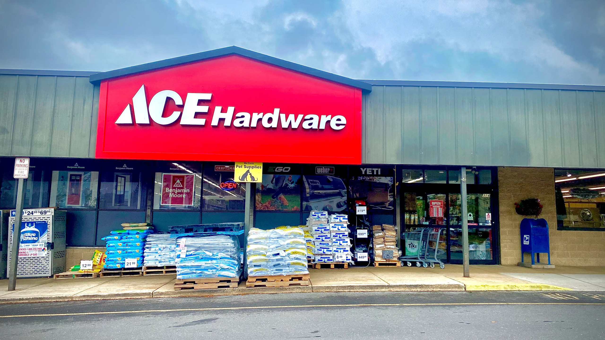 ACE Hardware Blank Meme Template