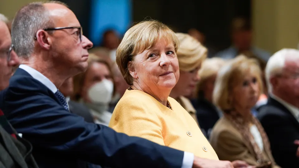 Merkel und Merz Blank Meme Template