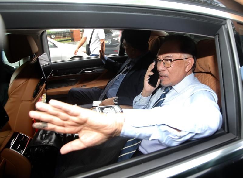 Anwar ibrahim wait Blank Meme Template