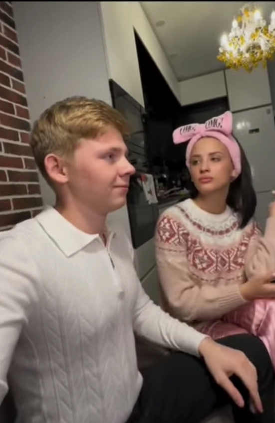 Couple arguing Blank Meme Template