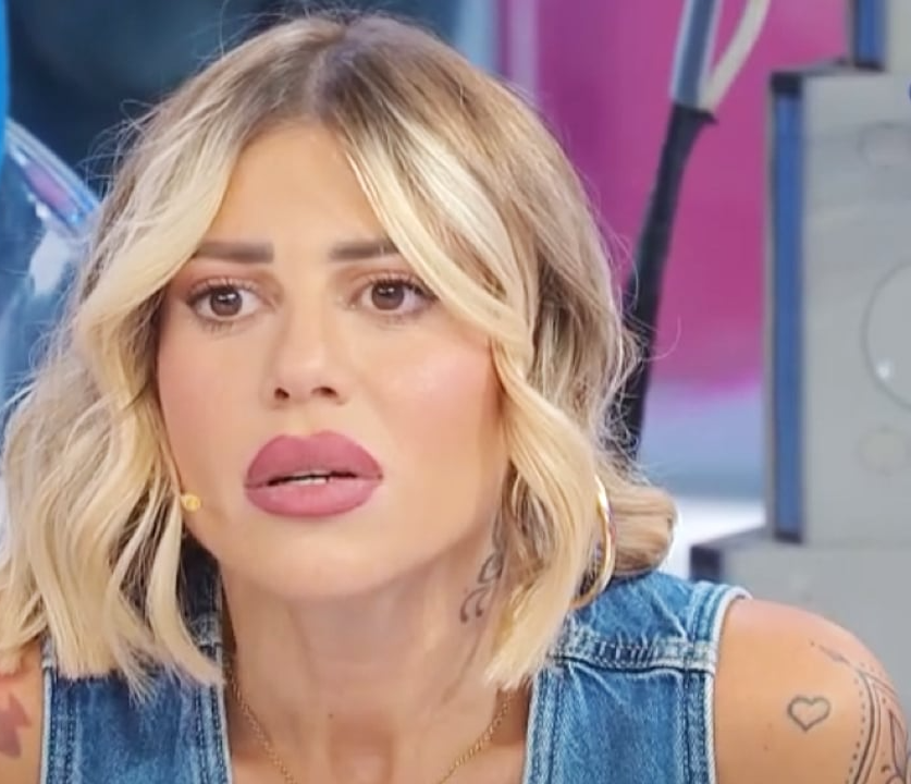 Lucia uomini e donne Blank Meme Template