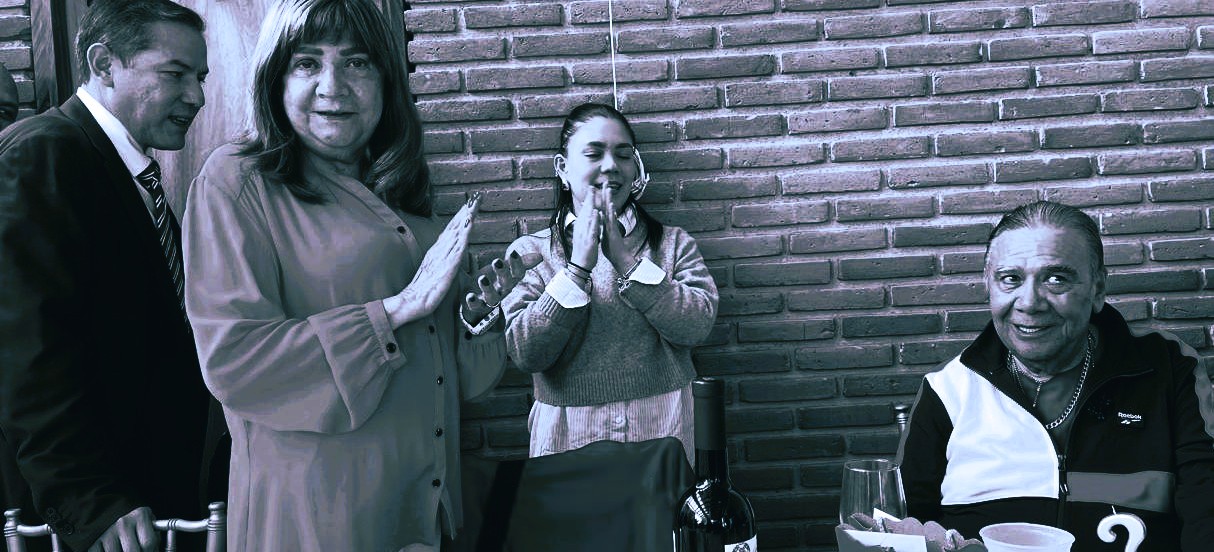 FAMILIA Blank Meme Template