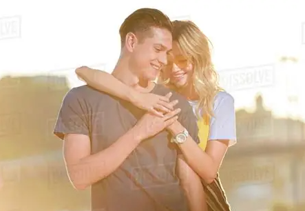 My girlfriend holds me bro, ya jealous? Blank Meme Template