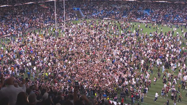 Rushing crowd Blank Meme Template