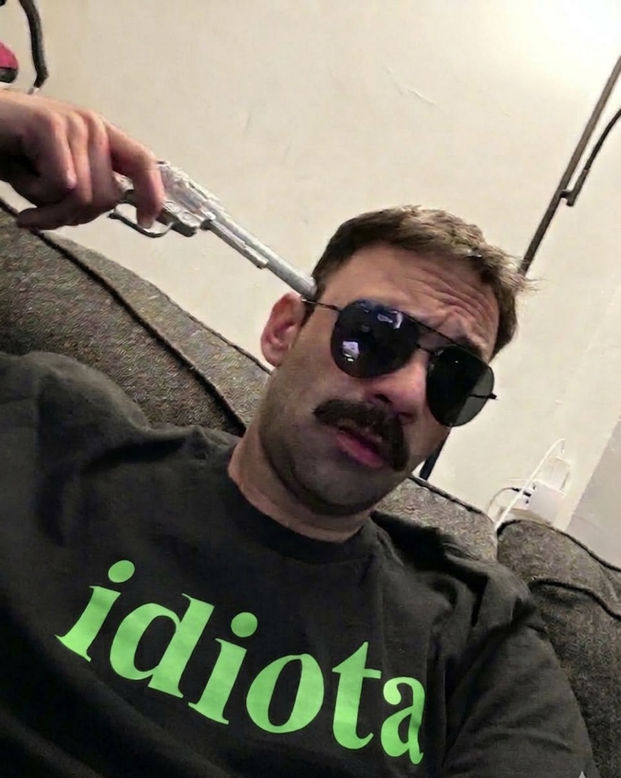 Idiota Chileno Blank Meme Template