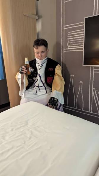 Xhesd cuck chair Blank Meme Template