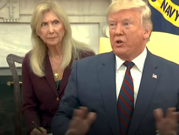 Trump traductor Blank Meme Template