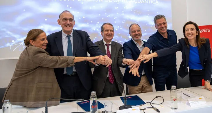 Alabad al amado líder Blank Meme Template