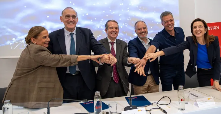 Alabad al amado líder Blank Meme Template