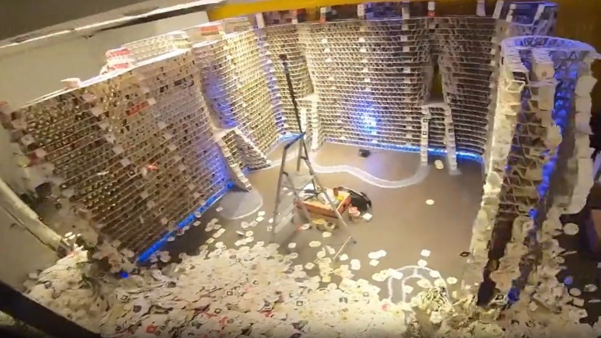 Hosue of Cards Blank Meme Template