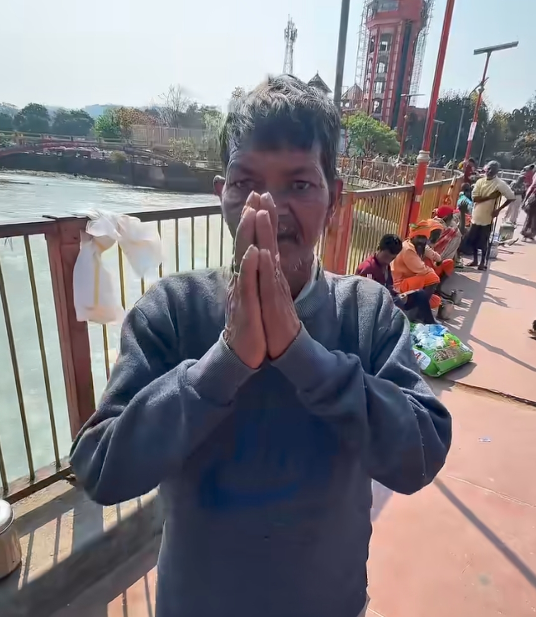 Akele akele mat khao Blank Meme Template