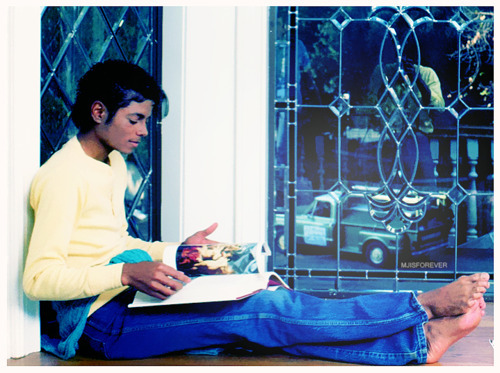 Micheal Jackson reading Blank Meme Template