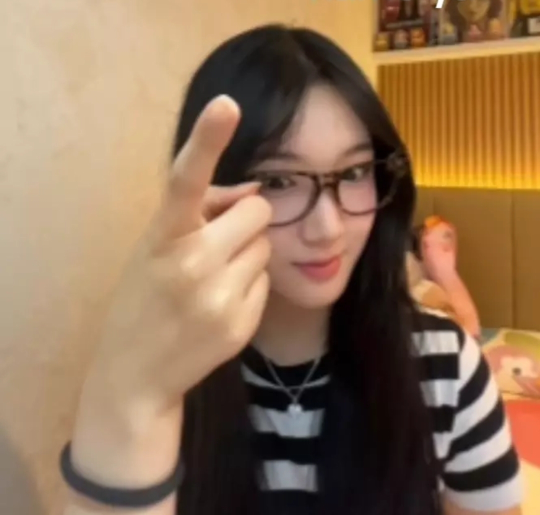 Delynn Blank Meme Template