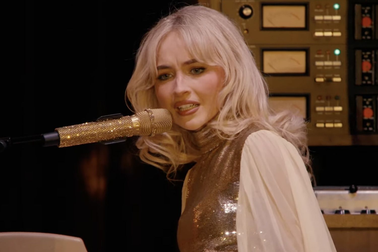 Sabrina Carpenter Face Blank Meme Template