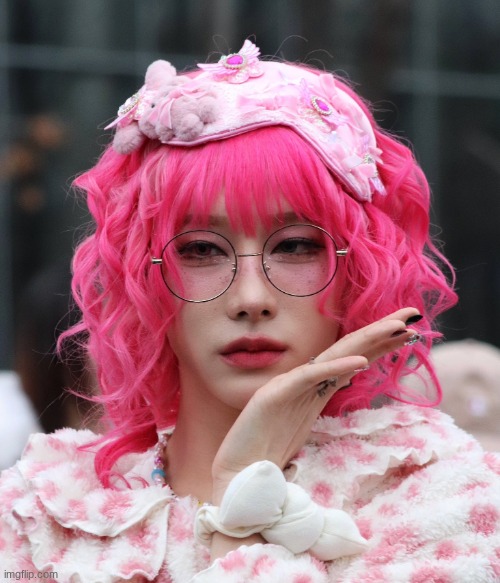 found a pretty boy :) | image tagged in rui xlov | made w/ Imgflip meme maker