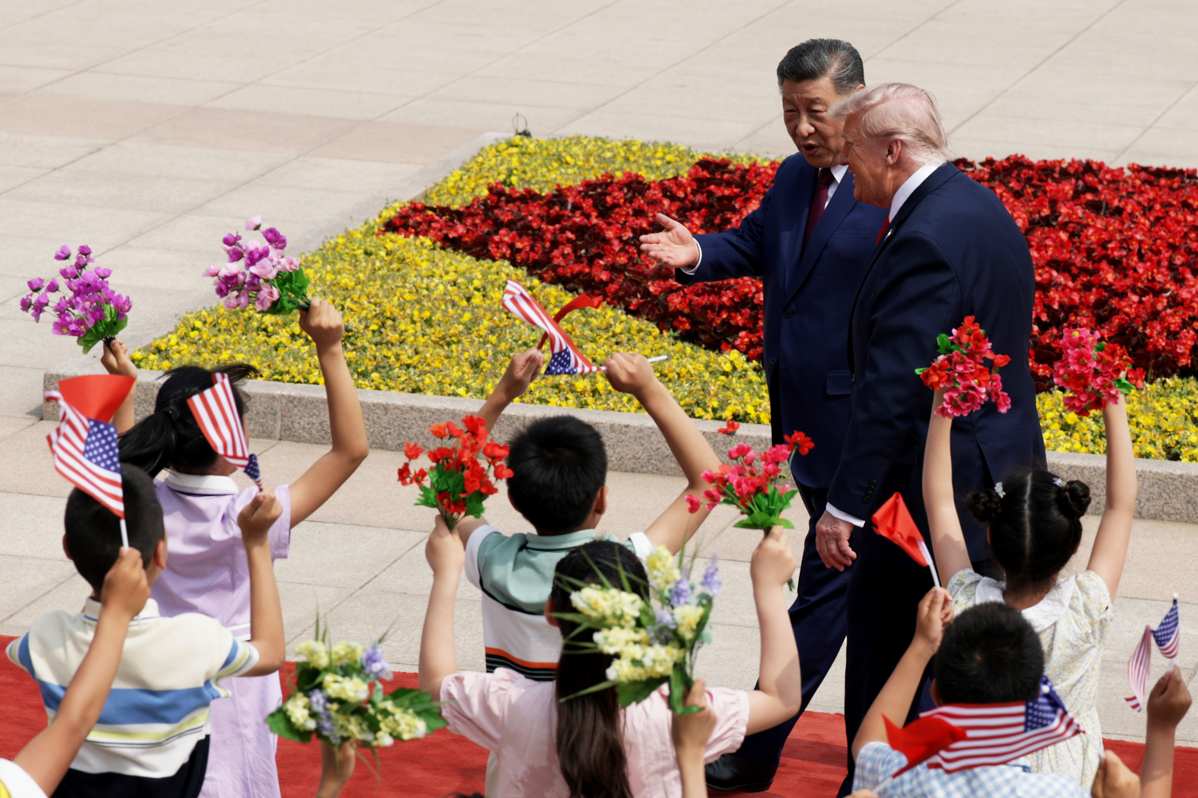 Trump with Xi and Xi gesturing to kids Blank Meme Template