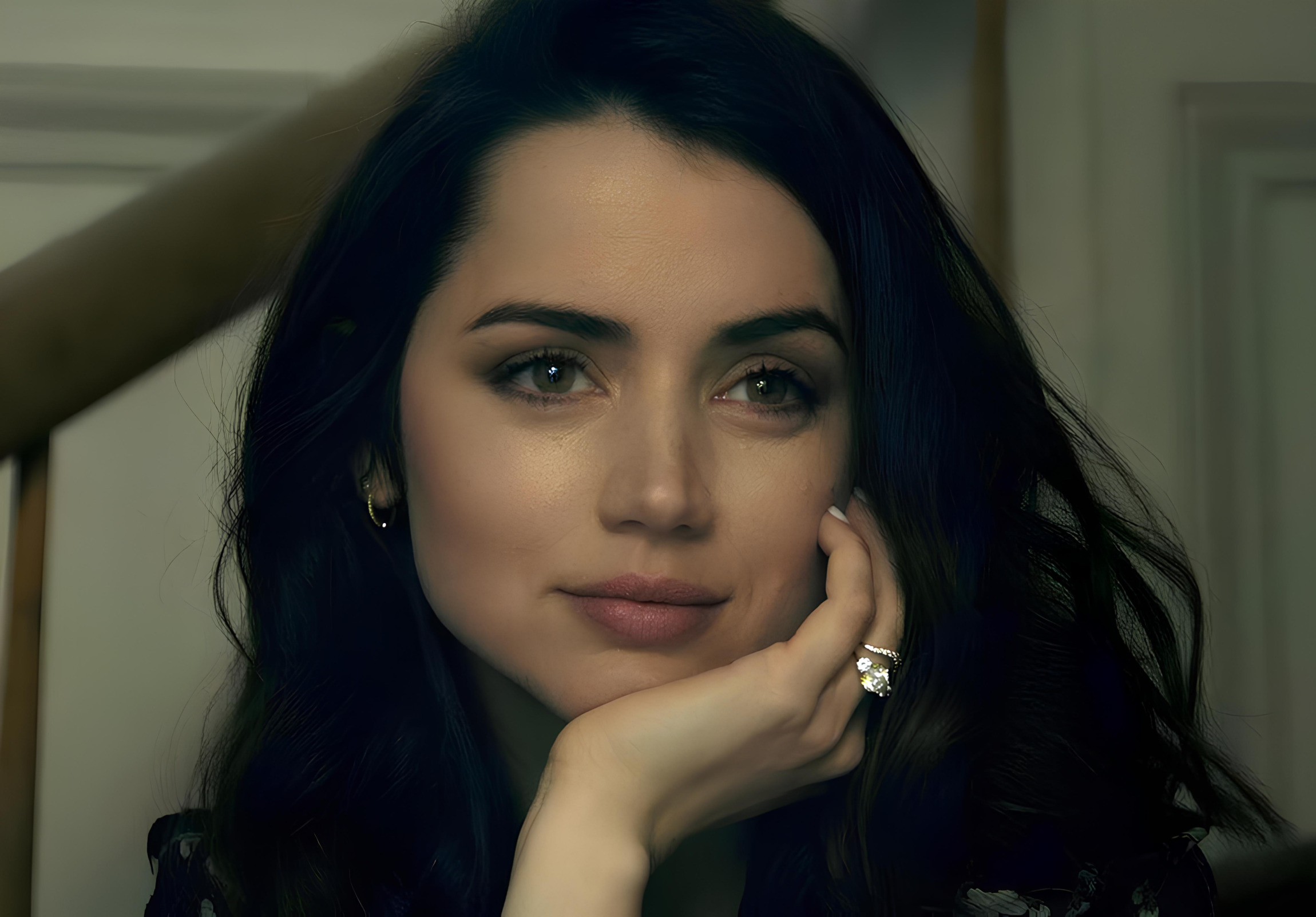 Ana de Armas Blank Meme Template