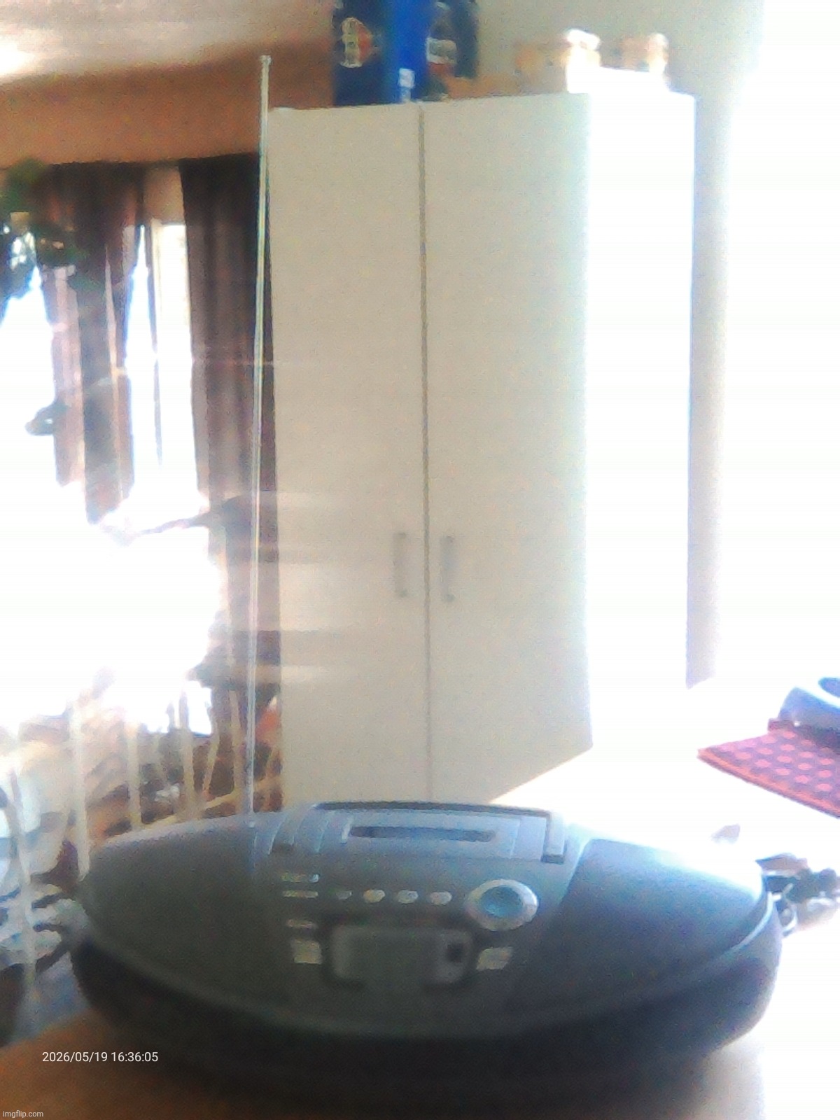 THE ANTENNAS STANDS UPPP HOLY SHIT THIS IS AWESOME AND IT PLAYS CASSETTE TAPES ASWELL AND PLAYS THE RADIO LIKE MY OLD ONE | made w/ Imgflip meme maker