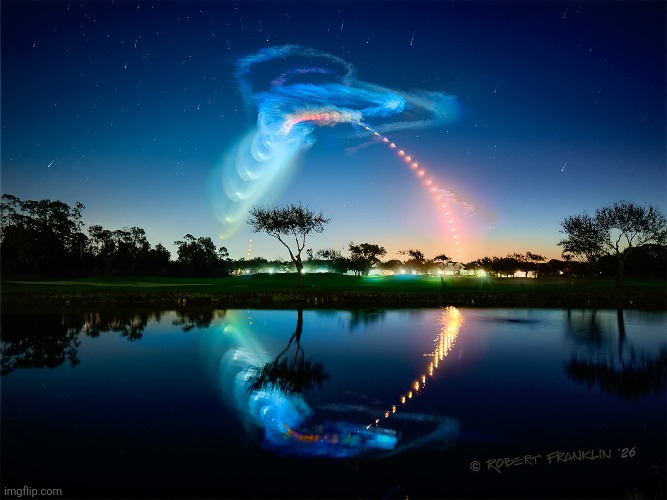 Time lapse photo of Space X rocket launch | image tagged in spacex,rocket launch,time lapse,photography,awesome | made w/ Imgflip meme maker