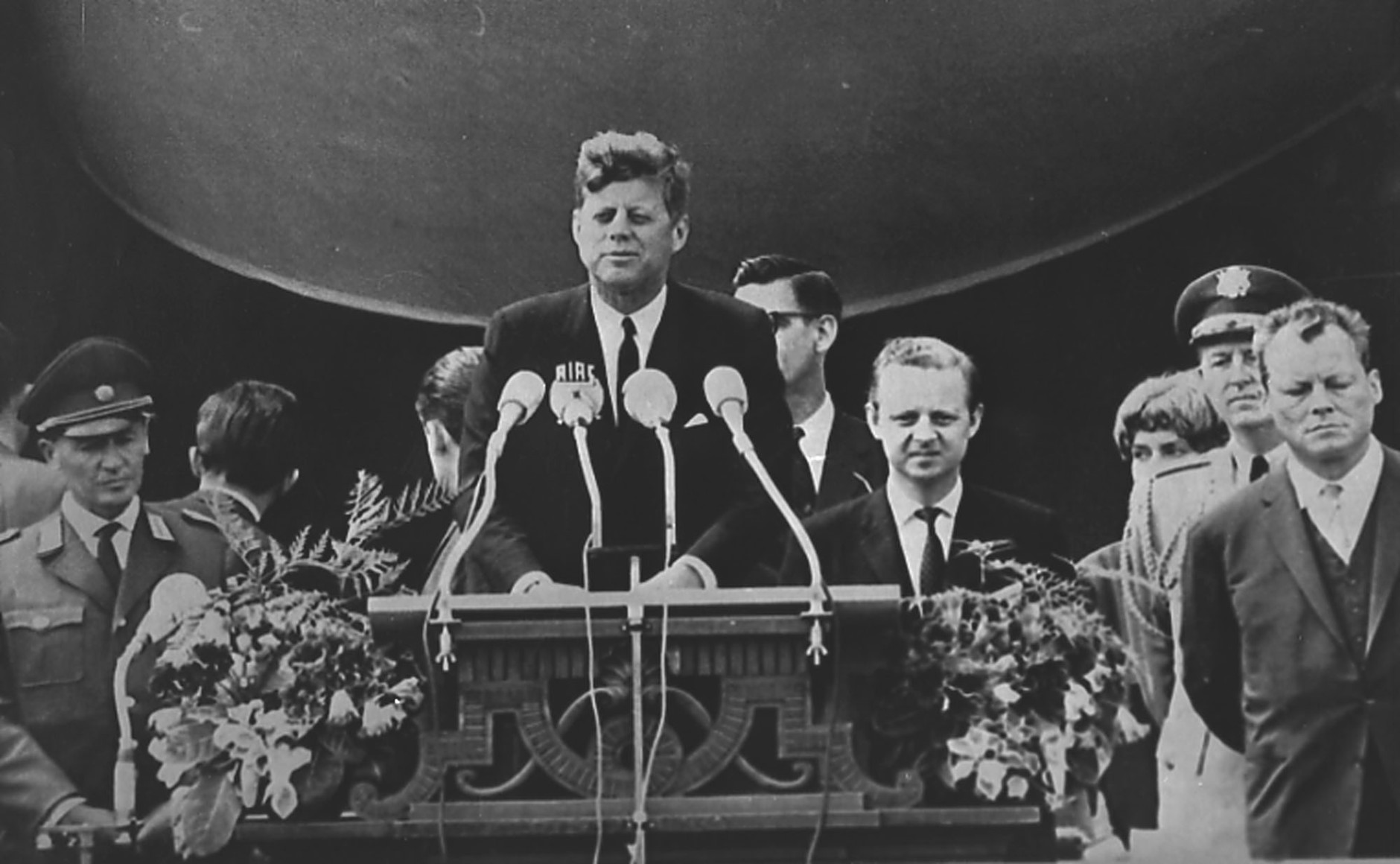 Kennedy Ich bin Ein Berliner Blank Meme Template
