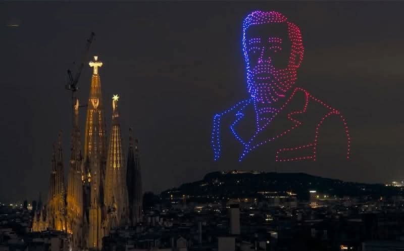 Gaudí and Sagrada Familia Blank Meme Template