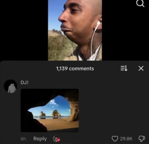 This is craAaAaAaAaAaAaAazy | image tagged in windows,wallpaper,face,similar,funny,beach | made w/ Imgflip meme maker