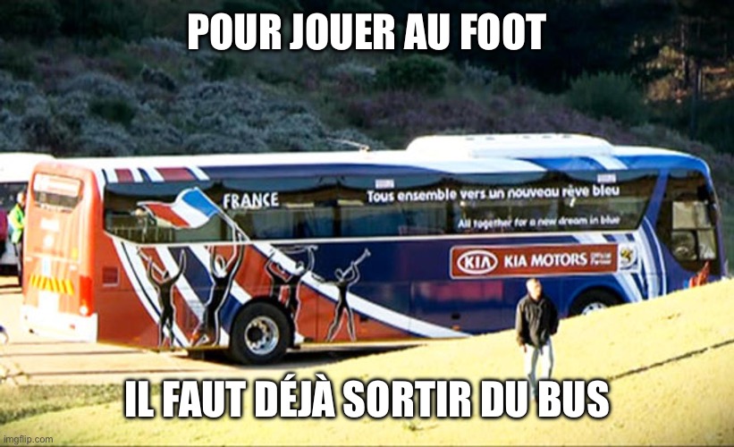 Pour jouer au foot; Il faut déjà sortir du bus | made w/ Imgflip meme maker
