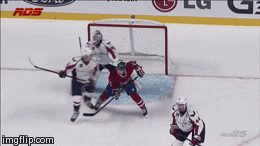 Braden Holtby shakes his mask off