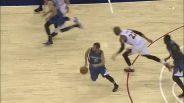 Zach LaVine throws down ferocious slam dunk (Video)