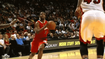 CP3 sets up Blake Griffin for one-handed alley oop