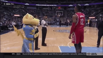 Dwight Howard kicks Nuggets mascot in face (GIF)